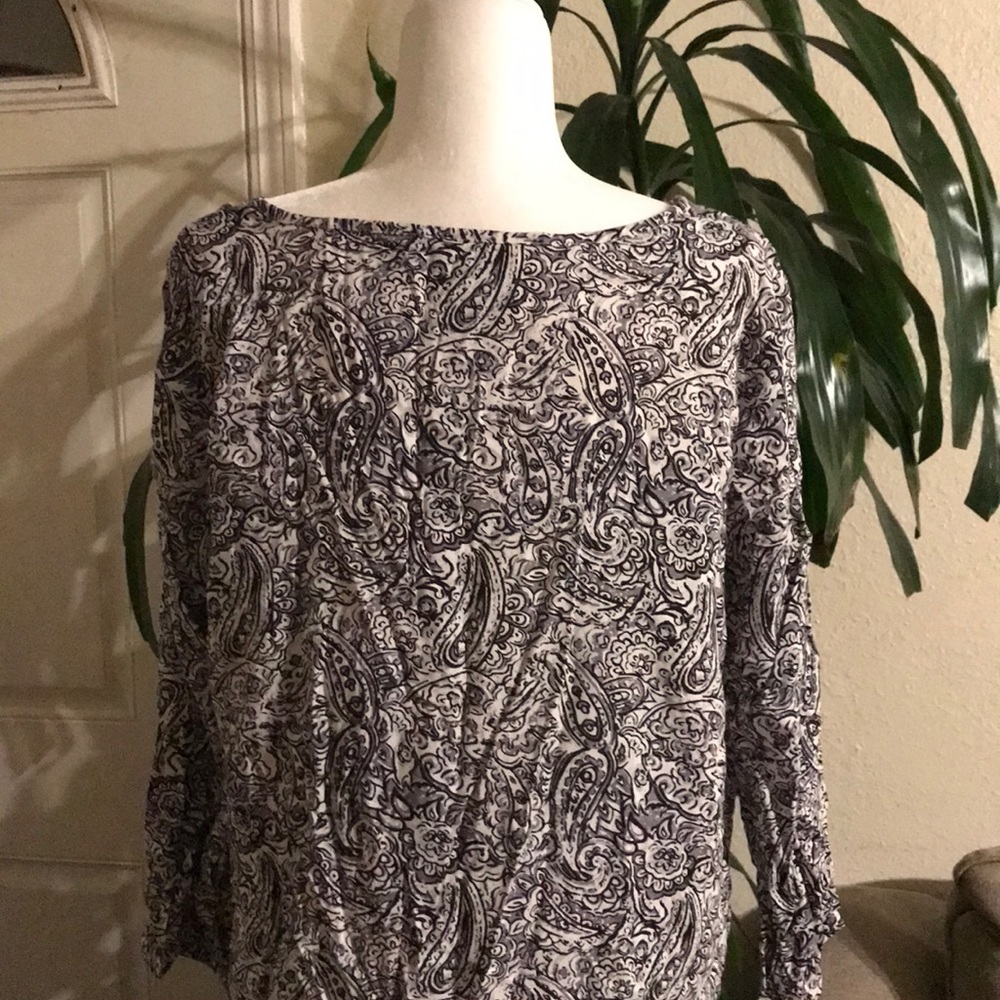 Patterned Gray Top - Picture 2 of 2
